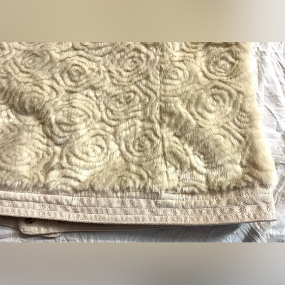 Roz & Ali Faux Fur Rose Women's Cream Vest w Pockets Size Large - Picture 16 of 16